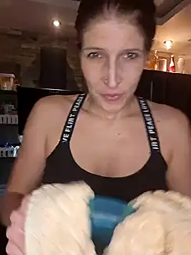 Lenchen  online show from February 22, 2025, 7:58 pm