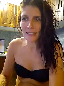 Snapshot of Lenchen_ chatting on June 16, 2026, 7:05 pm Lenchen online show from June 16, 2026, 7:05 pm