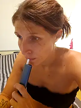 Snapshot of Lenchen_ chatting on June 28, 2026, 7:31 pm Lenchen online show from June 28, 2026, 7:31 pm