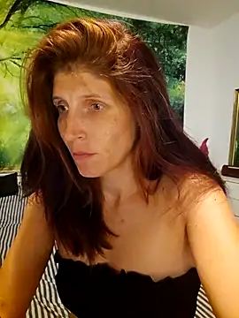 Snapshot of Lenchen_ chatting on July 4, 2026, 7:31 pm Lenchen online show from July 4, 2026, 7:31 pm