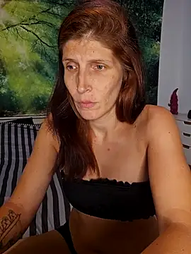 Snapshot of Lenchen_ chatting on July 8, 2026, 7:29 pm Lenchen online show from July 8, 2026, 7:29 pm