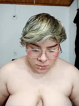 Snapshot of amalia_love chatting on December 28, 2024, 11:26 pm amalia love online show from December 28, 2024, 11:26 pm