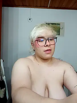 Snapshot of amalia_love chatting on October 9, 2025, 5:16 am amalia love online show from October 9, 2025, 5:16 am