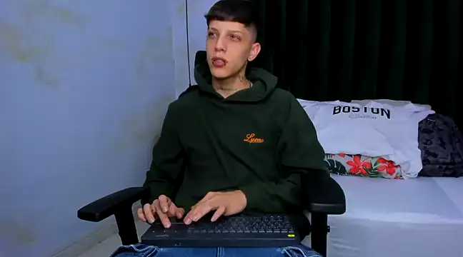 Snapshot of Adam_hard_ chatting on January 15, 2025, 7:55 pm Adam hard online show from January 15, 2025, 7:55 pm