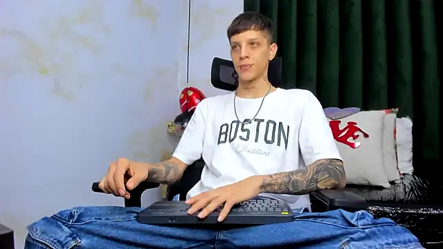 Snapshot of Adam_hard_ chatting on February 14, 2025, 8:48 pm Adam hard online show from February 14, 2025, 8:48 pm