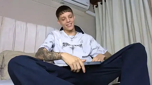 Snapshot of Adam_hard_ chatting on September 11, 2025, 8:20 pm Adam hard online show from September 11, 2025, 8:20 pm