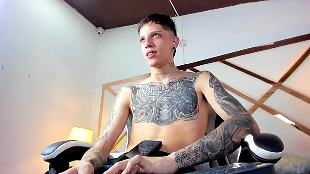 Snapshot of Adam_hard_ chatting on September 24, 2025, 7:39 pm Adam hard online show from September 24, 2025, 7:39 pm