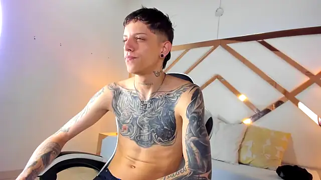 Snapshot of Adam_hard_ chatting on September 30, 2025, 7:41 pm Adam hard online show from September 30, 2025, 7:41 pm