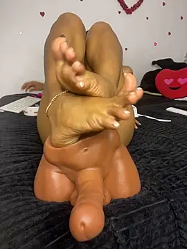 Snapshot of Gerallima_1 chatting on February 24, 2025, 10:37 am Gerallima 1 online show from February 24, 2025, 10:37 am