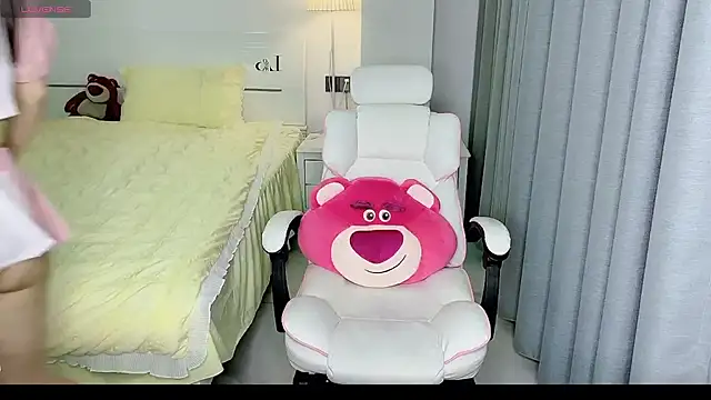 Snapshot of -Wendy__ chatting on February 3, 2025, 12:25 pm -Wendy online show from February 3, 2025, 12:25 pm