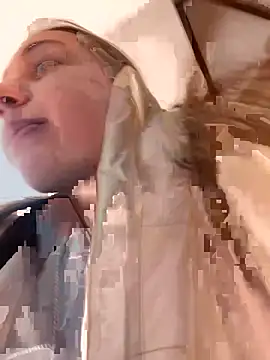 Lia  Love online show from December 3, 2024, 4:28 pm