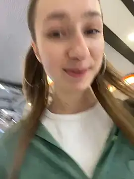 Lia  Love online show from December 16, 2024, 1:11 pm