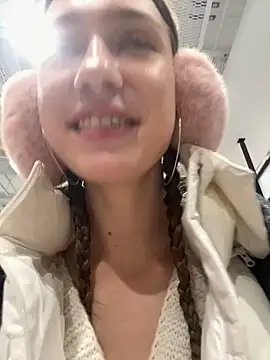 Lia  Love online show from December 24, 2024, 1:50 pm