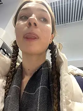 Lia  Love online show from January 6, 2025, 4:13 pm