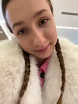 Lia  Love online show from January 15, 2025, 1:20 pm