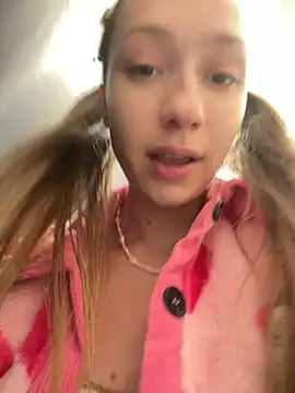 Lia  Love online show from March 10, 2025, 1:10 pm