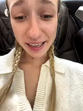 Lia  Love online show from September 15, 2025, 12:16 pm