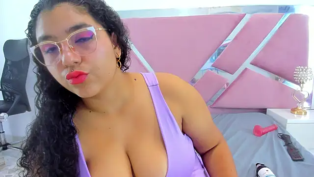 Tiffanymiller00 online show from December 26, 2024, 4:25 pm