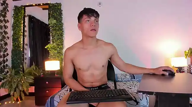 Snapshot of Valentino__X chatting on February 28, 2025, 12:09 pm Valentino X online show from February 28, 2025, 12:09 pm