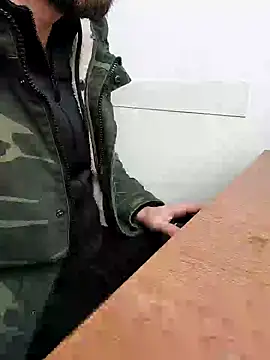 Snapshot of vasin12788bv chatting on February 18, 2025, 11:33 am vasin12788bv online show from February 18, 2025, 11:33 am