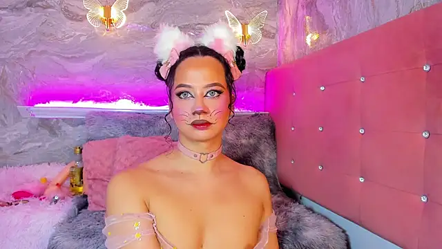 Snapshot of taylorbunny_x chatting on October 23, 2025, 5:40 am taylorbunny x online show from October 23, 2025, 5:40 am