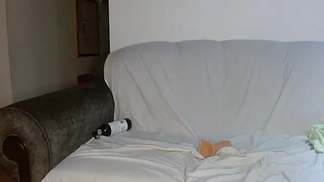 Vanessa Aniston online show from November 10, 2025, 8:57 am