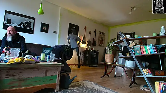 Snapshot of Kingsscepter chatting on February 24, 2025, 12:16 pm Kingsscepter online show from February 24, 2025, 12:16 pm