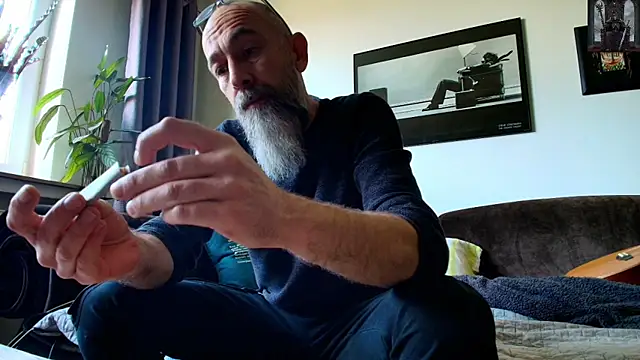 Snapshot of Kingsscepter chatting on March 15, 2025, 12:34 pm Kingsscepter online show from March 15, 2025, 12:34 pm