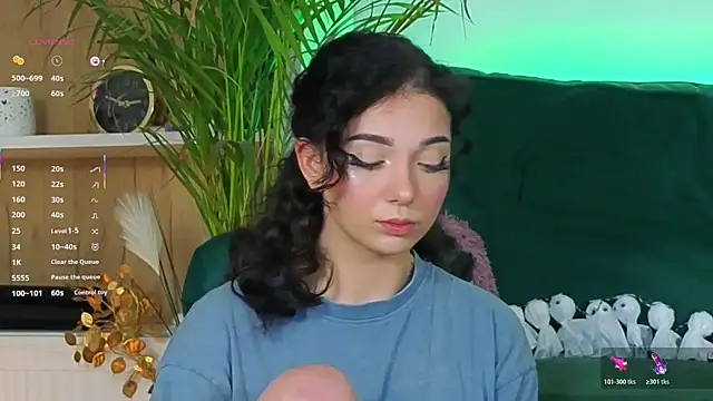 AveryWillow online show from November 10, 2025, 6:12 am