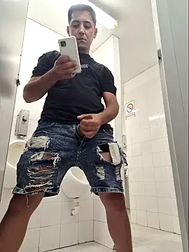 Snapshot of Martinhub-69 chatting on November 27, 2025, 9:39 pm Martinhub-69 online show from November 27, 2025, 9:39 pm