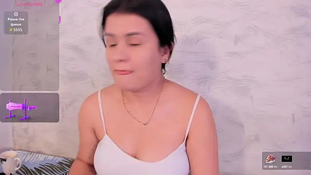 Snapshot of Elalove_ chatting on October 15, 2025, 7:14 pm Elalove online show from October 15, 2025, 7:14 pm