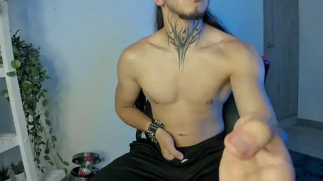 Snapshot of the_beast_master_ chatting on January 16, 2025, 12:20 pm the beast master online show from January 16, 2025, 12:20 pm