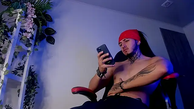 Snapshot of the_beast_master_ chatting on January 28, 2025, 12:32 pm the beast master online show from January 28, 2025, 12:32 pm