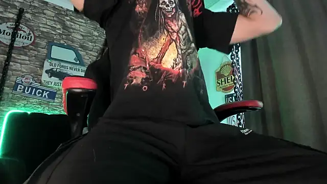 Snapshot of the_beast_master_ chatting on March 11, 2025, 12:17 pm the beast master online show from March 11, 2025, 12:17 pm