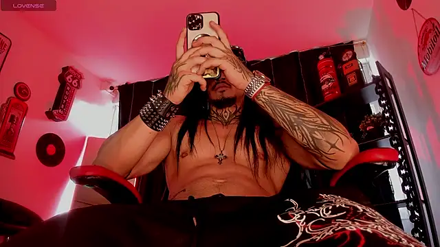 Snapshot of the_beast_master_ chatting on November 5, 2025, 9:48 pm the beast master online show from November 5, 2025, 9:48 pm