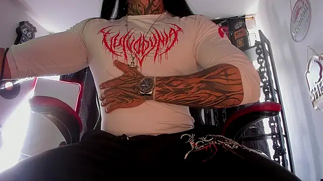 Snapshot of the_beast_master_ chatting on November 14, 2025, 8:18 pm the beast master online show from November 14, 2025, 8:18 pm