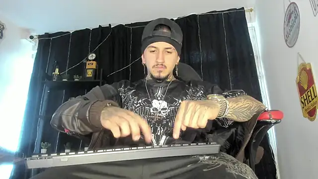 Snapshot of the_beast_master_ chatting on July 20, 2026, 9:06 pm the beast master online show from July 20, 2026, 9:06 pm
