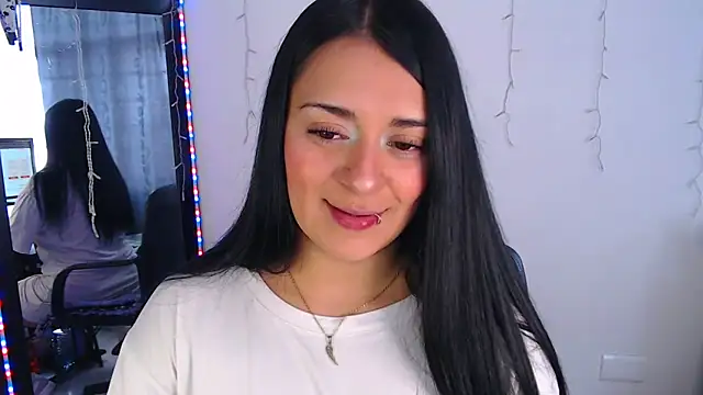 Snapshot of Samanta_james19 chatting on May 8, 2026, 5:18 pm Samanta james19 online show from May 8, 2026, 5:18 pm