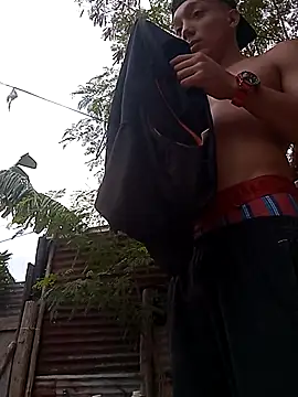 Snapshot of tayson_ chatting on October 25, 2025, 10:56 am tayson online show from October 25, 2025, 10:56 am