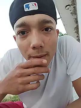 Snapshot of tayson_ chatting on May 14, 2026, 10:44 am tayson online show from May 14, 2026, 10:44 am