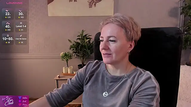 Snapshot of Nika_Smit chatting on December 14, 2024, 8:23 am Nika Smit online show from December 14, 2024, 8:23 am