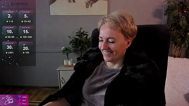 Snapshot of Nika_Smit chatting on December 15, 2024, 8:08 am Nika Smit online show from December 15, 2024, 8:08 am