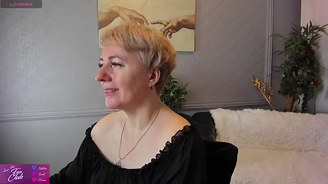 Snapshot of Nika_Smit chatting on December 22, 2024, 5:23 am Nika Smit online show from December 22, 2024, 5:23 am