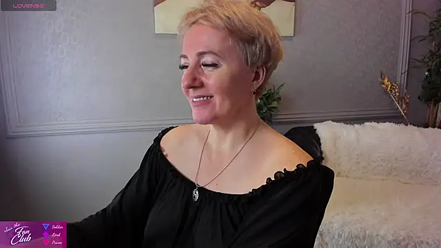 Snapshot of Nika_Smit chatting on December 22, 2024, 8:27 am Nika Smit online show from December 22, 2024, 8:27 am