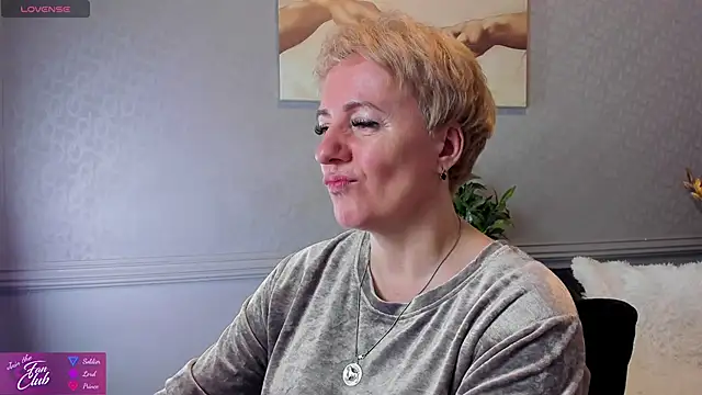 Snapshot of Nika_Smit chatting on December 23, 2024, 1:03 pm Nika Smit online show from December 23, 2024, 1:03 pm