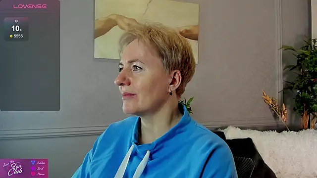 Snapshot of Nika_Smit chatting on January 3, 2025, 9:47 am Nika Smit online show from January 3, 2025, 9:47 am