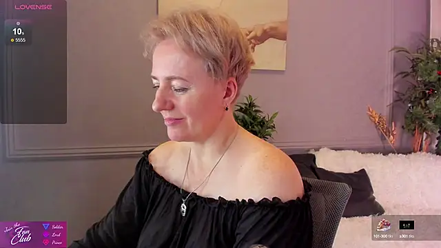 Snapshot of Nika_Smit chatting on January 4, 2025, 11:33 am Nika Smit online show from January 4, 2025, 11:33 am