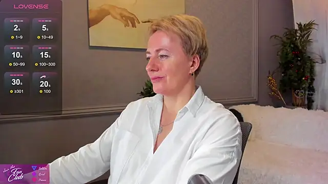 Snapshot of Nika_Smit chatting on January 11, 2025, 2:47 pm Nika Smit online show from January 11, 2025, 2:47 pm