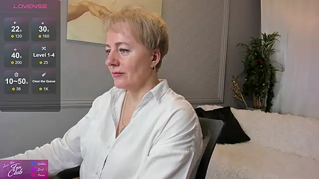 Snapshot of Nika_Smit chatting on January 12, 2025, 5:45 am Nika Smit online show from January 12, 2025, 5:45 am