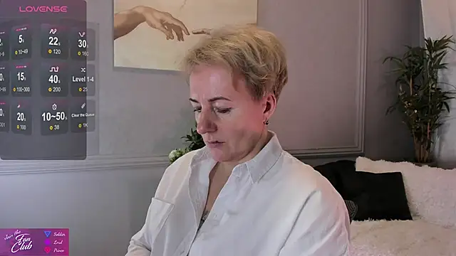 Snapshot of Nika_Smit chatting on January 18, 2025, 9:02 am Nika Smit online show from January 18, 2025, 9:02 am